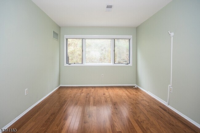 Building Photo - 41 Mt Kemble Ave