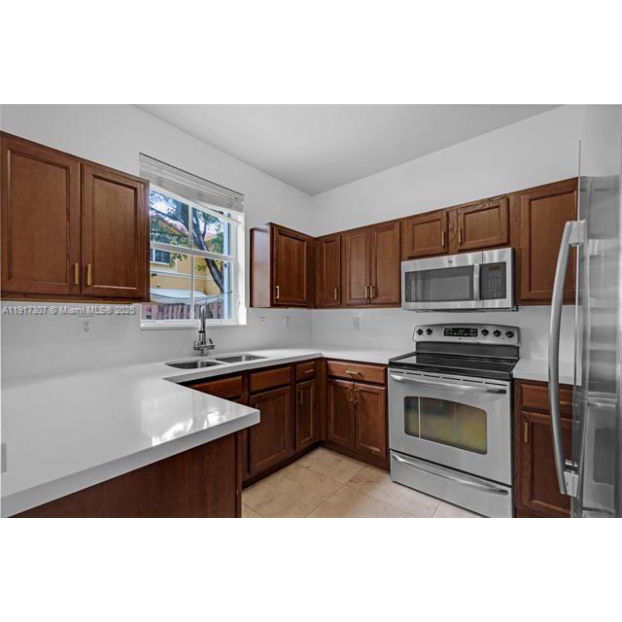 Building Photo - 8643 NW 112th Pl