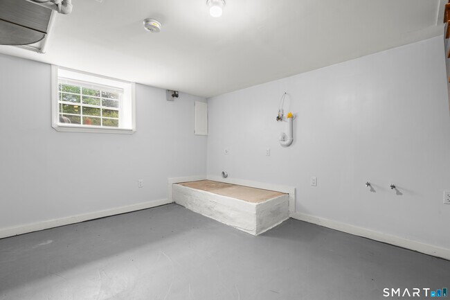 Building Photo - 399 Hawthorne Ave