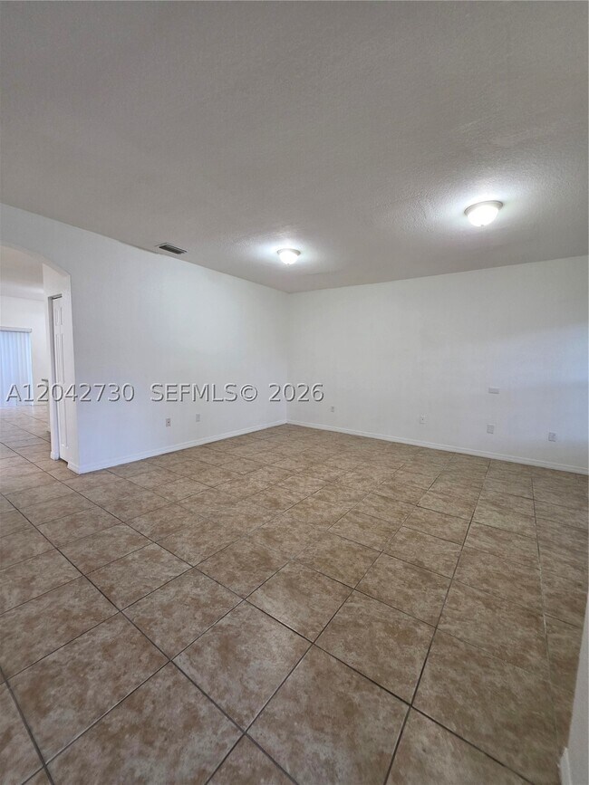 Building Photo - 4906 SW 141st Ave