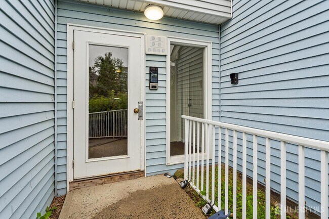 Building Photo - 834 Edpas Rd
