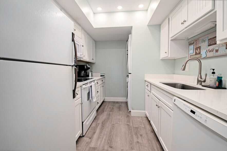 Building Photo - 6300 A1A S