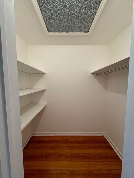 Building Photo - 537 Winterburn Grv