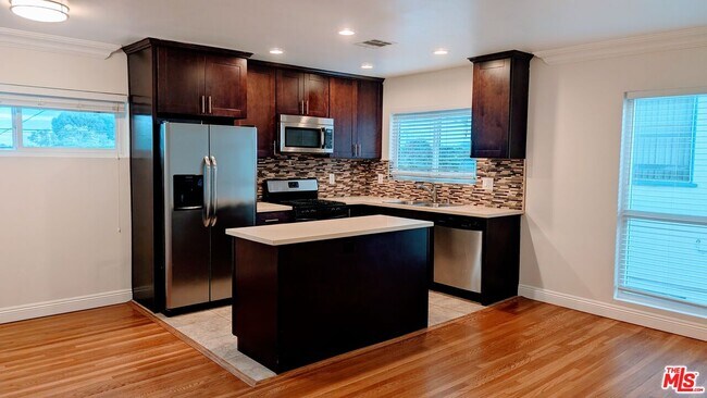 Primary Photo - 1728 S Robertson Blvd