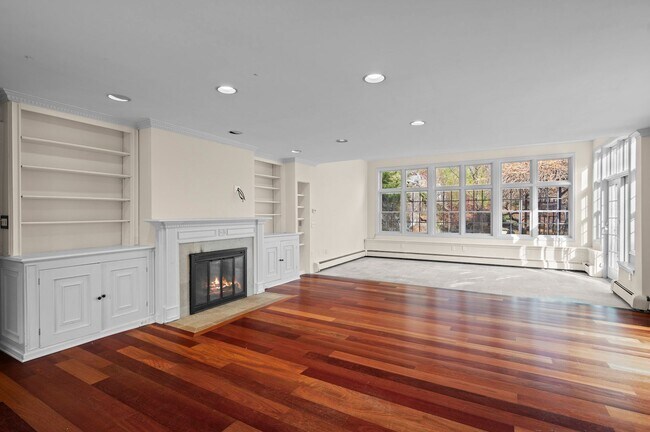 Building Photo - Beautiful 4 Bedroom 3.5 Bathroom Home On Quiet Tree-Lined Street In Millwood.