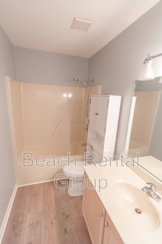 Building Photo - 6661 Wisteria Dr
