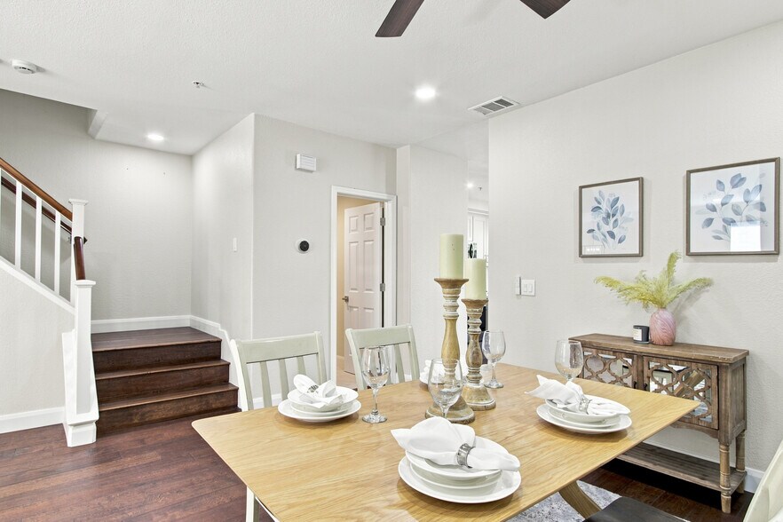 Building Photo - 37 Esfahan Dr