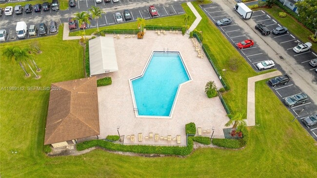 Building Photo - 13250 SW 4th Ct