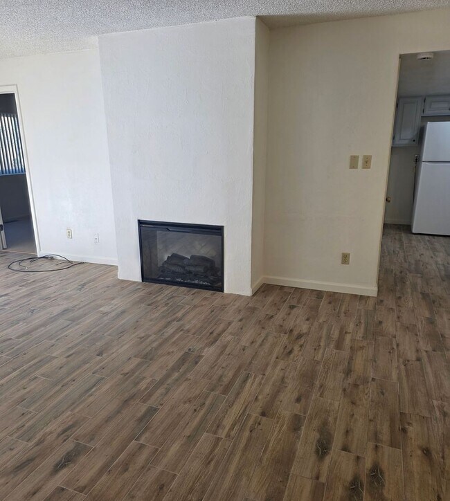 Building Photo - Amazing condo next to the Truckee River!