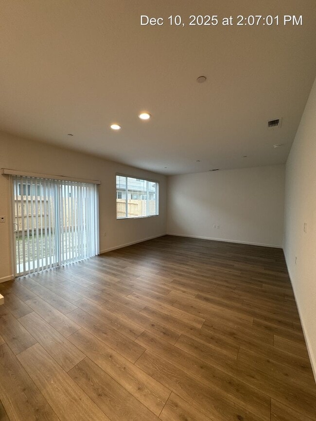 Building Photo - Newly built Home!