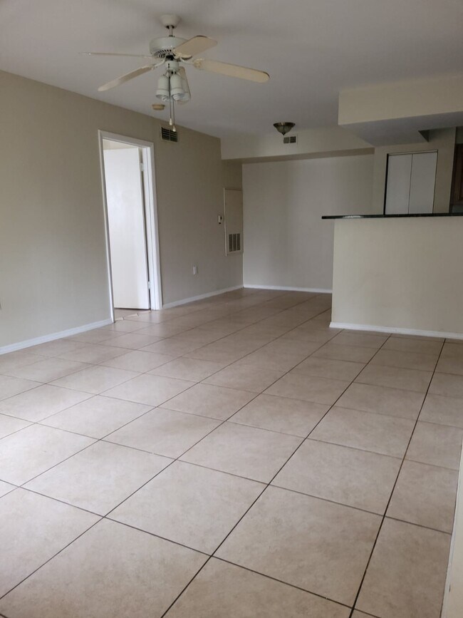 Building Photo - 3028 Parkway Blvd