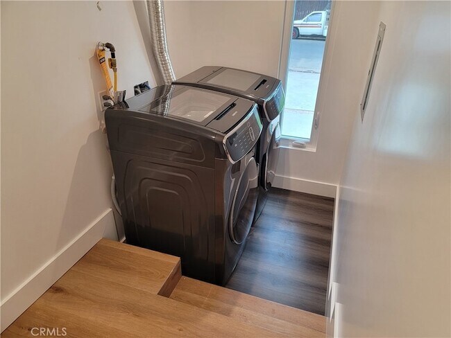 Building Photo - 18725 Bassett St