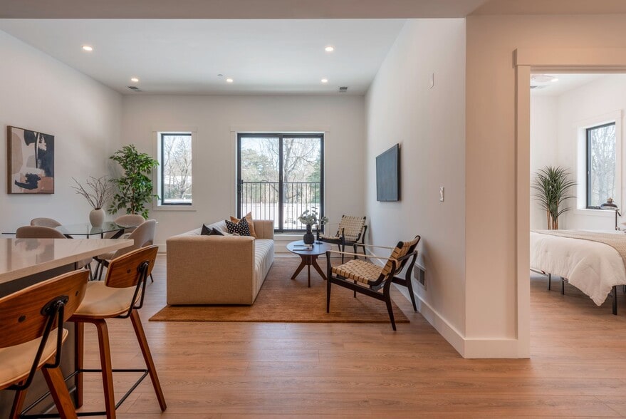 Building Photo - 1060 Main Street