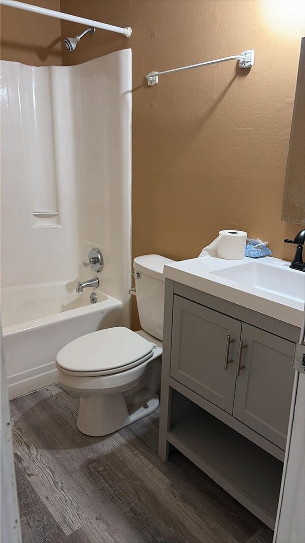 Building Photo - Maynardville 37807 - 2 bedroom, 1 bath apartment water included - Contact Lisa Vineyard and Shann...