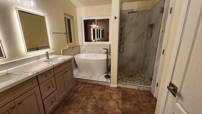 Master bath - 4228 E Renee Dr