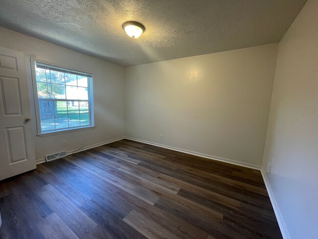 Building Photo - Recently Renovated 4-Bedroom, 2-Bathroom D...