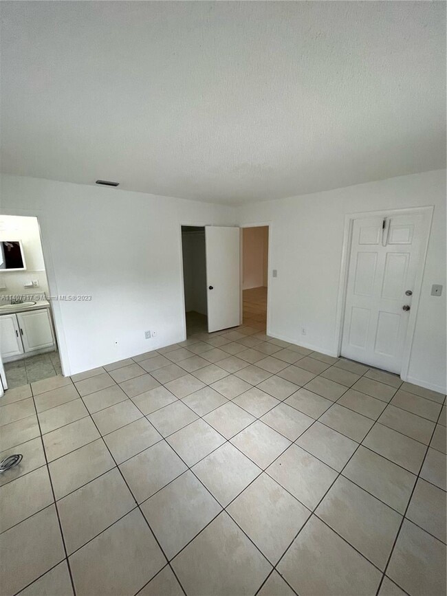 Building Photo - 1490 NW 20th St