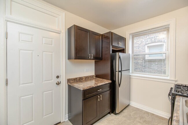 Building Photo - 1731 W 91st St