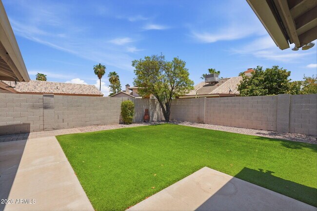 Building Photo - 457 S Meadows Dr