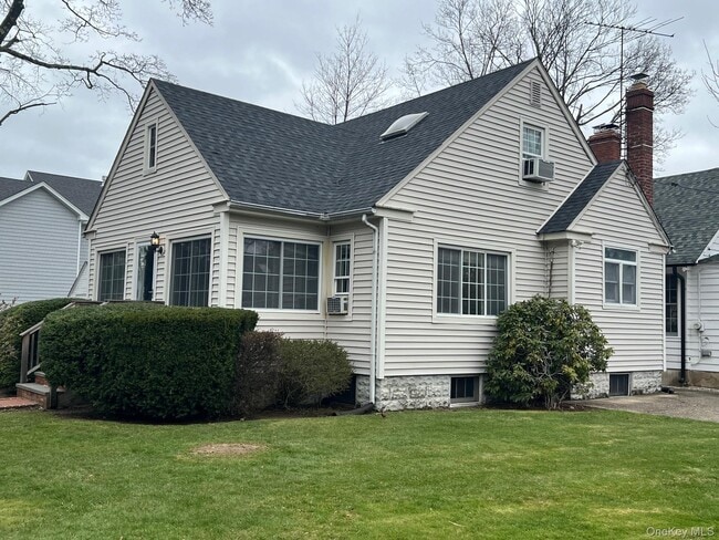 Building Photo - 100 Grant St