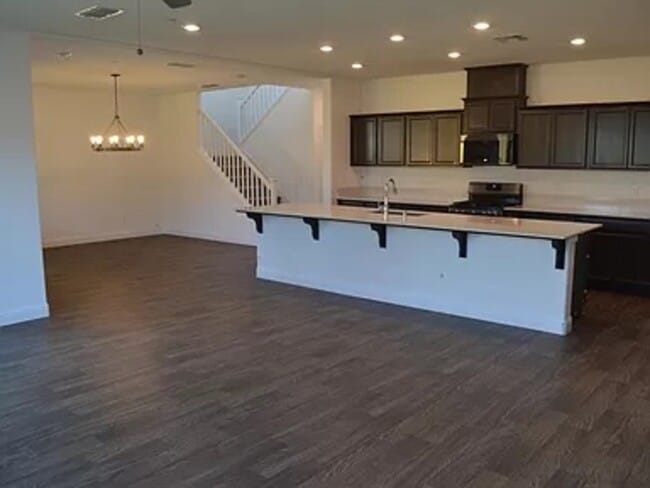 Building Photo - 2402 Urdaneta Way