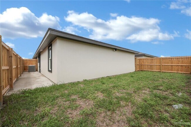 Building Photo - 1620 El Camino Dr