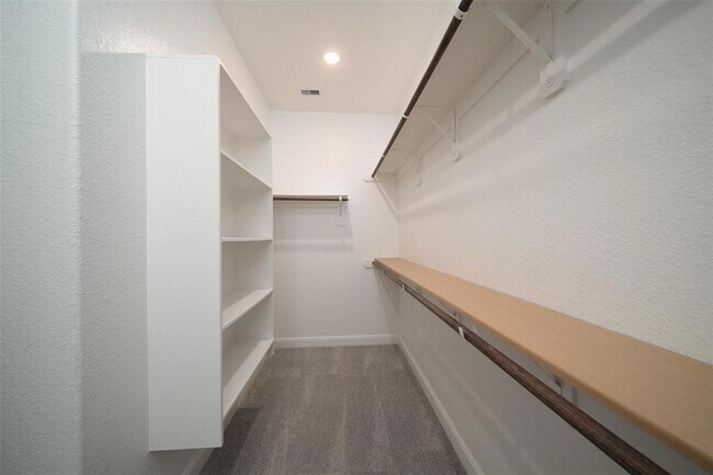 Building Photo - 4715 Hollow Tree Dr