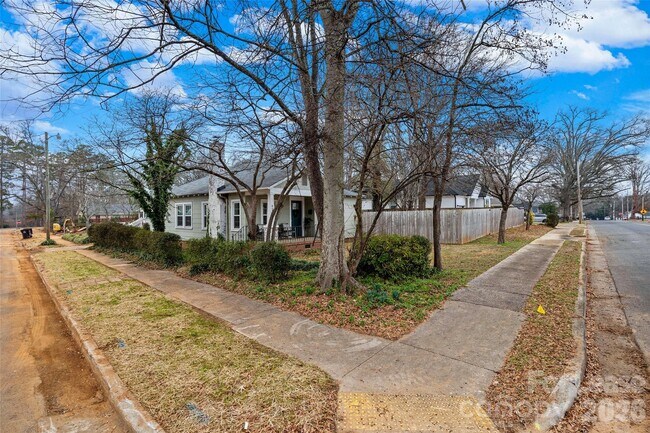 Building Photo - 421 Annafrel St