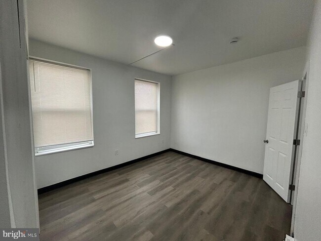 Building Photo - 2736 N Croskey St