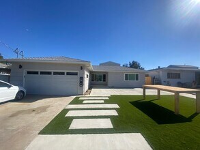 Building Photo - Recently Renovated! 4BD/2BA