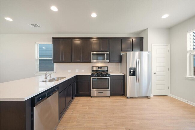 Building Photo - 2045 Arendale Dr