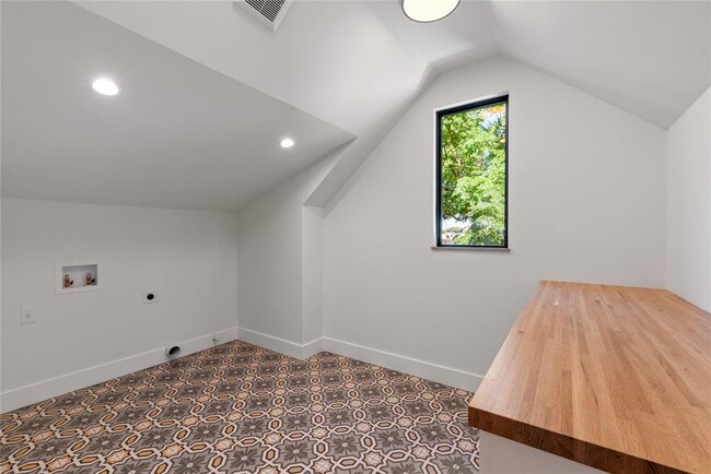 Building Photo - 2109 Wordsworth Dr