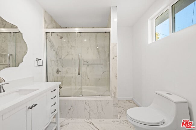 Building Photo - 1642 S Crest Dr