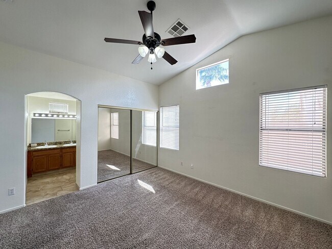 Building Photo - Buffalo & Lake Mead