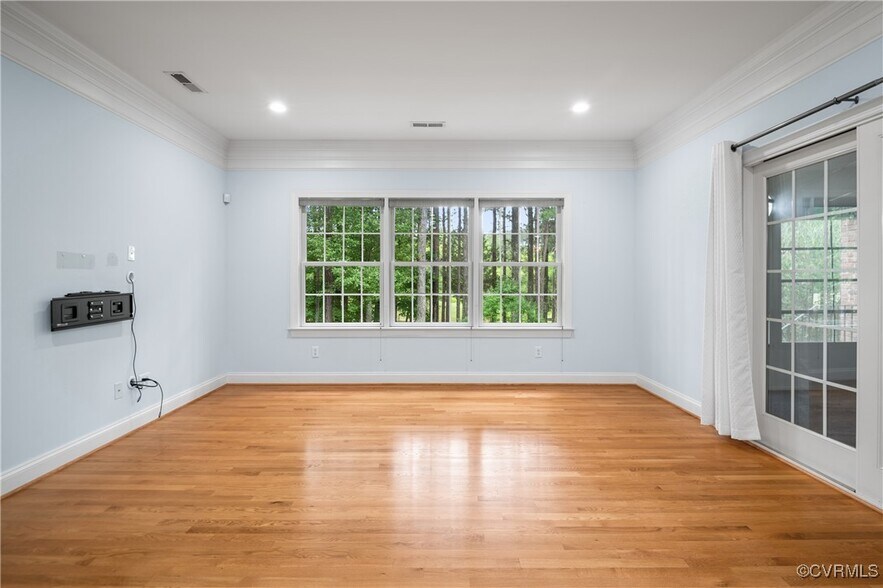 Building Photo - 11465 Pinewild Dr