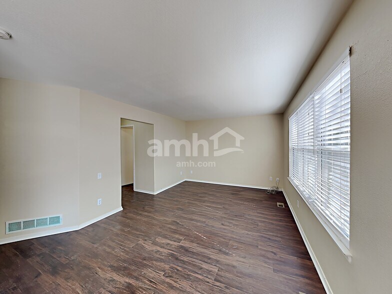 Building Photo - 2768 S Cathay Ct