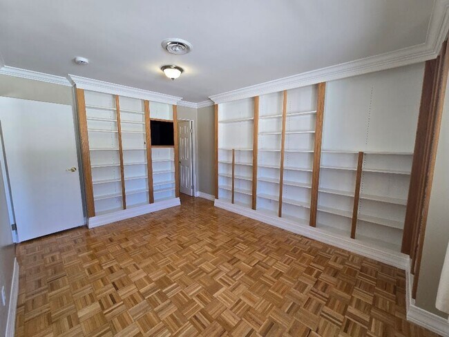 Building Photo - 3030 El Camino Ave