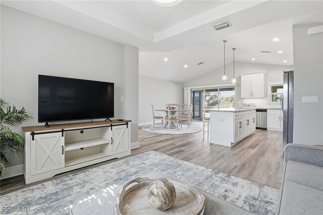 Building Photo - 1723 SW 31st Ln