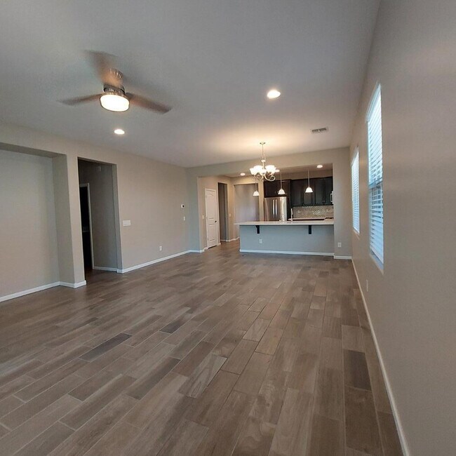 Building Photo - 1025 S 200th Ln