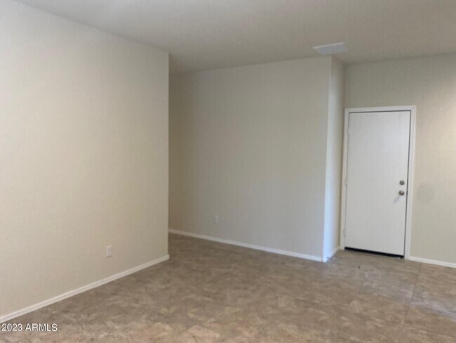 Building Photo - 1070 W Falls Canyon Dr