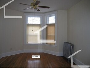 Building Photo - 3Br/1Bth, Great location. Laundry in building