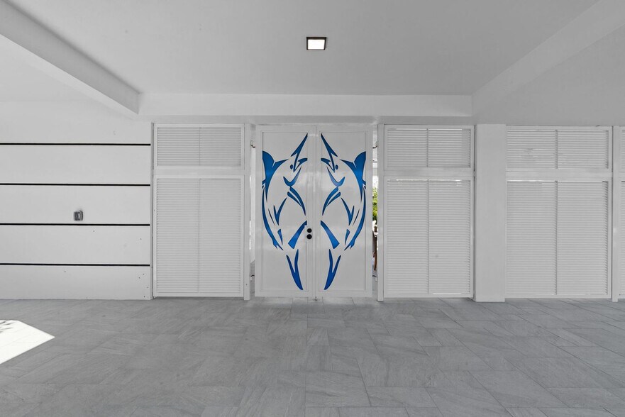 Building Photo - 136 Coco Plum Dr