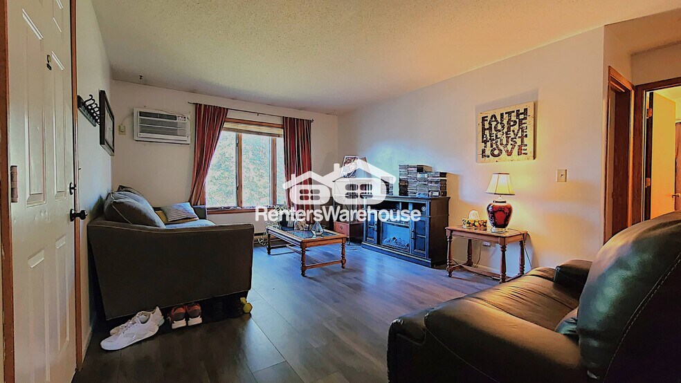 Building Photo - 708 8th St N