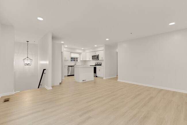 Building Photo - 6214 Kolb St