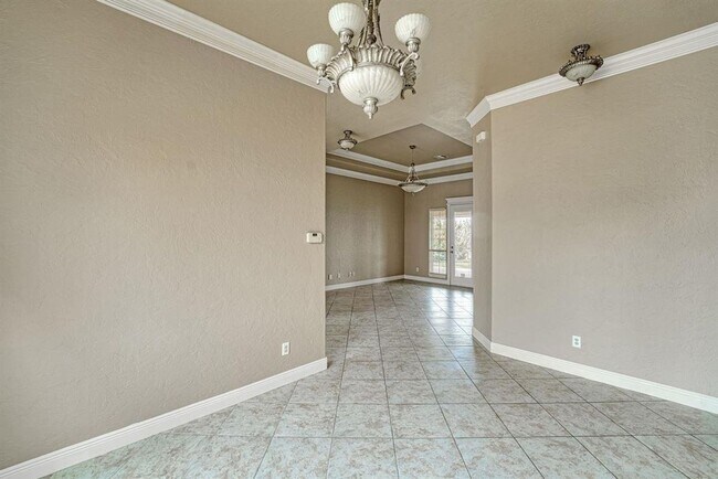 Building Photo - Amazing Home in Desirable Location