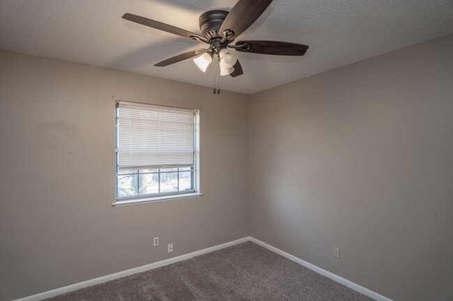 Building Photo - Large Backyard in North Little Rock