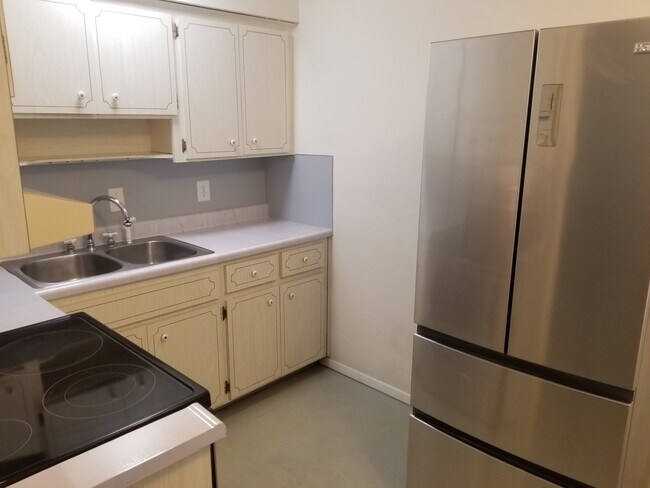 Kitchen - 6266 1st Ave S