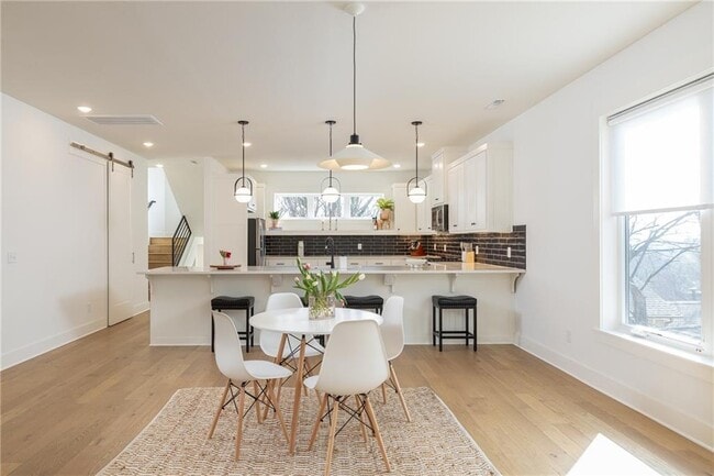 Building Photo - 207 W Lafayette St