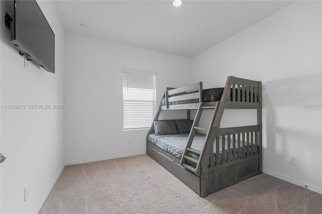 Building Photo - 2375 Lancashire St