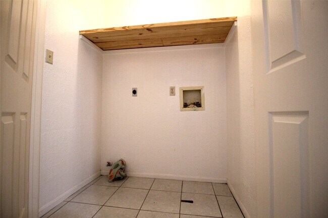 Building Photo - 15614 Barbarossa Dr